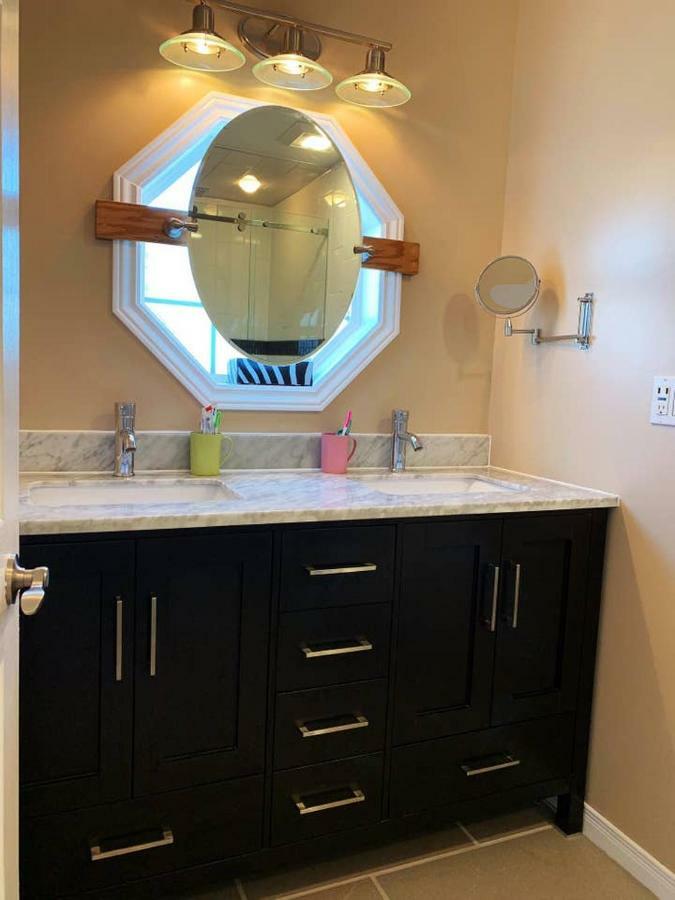 Nice Rooms With Private Bath In Mid Town Toronto Exterior photo