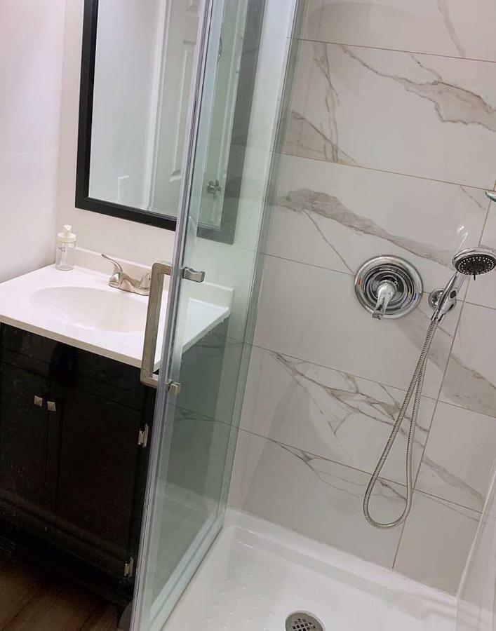 Nice Rooms With Private Bath In Mid Town Toronto Exterior photo